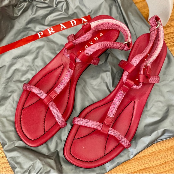 Fun & Edgy Vintage Prada Fuchsia Kitten Heel Sandals - Picture 3 of 15